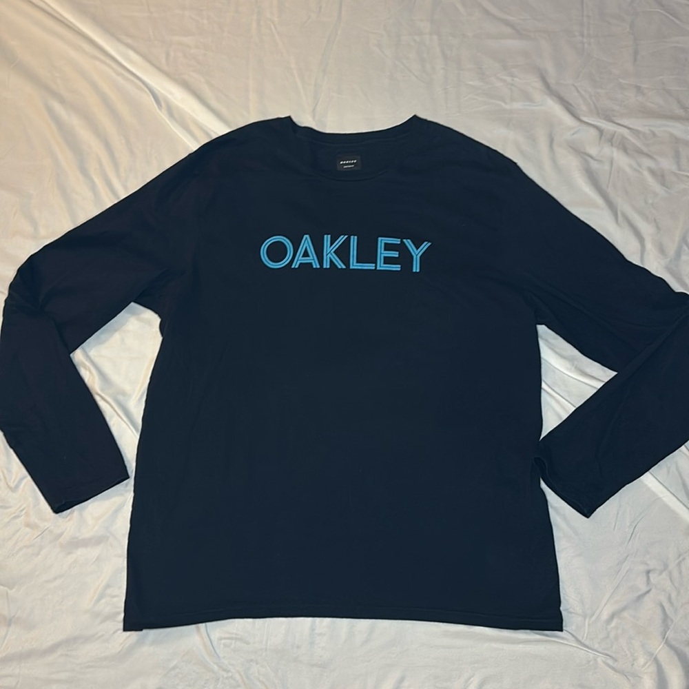 Oakley long sleeve t-shirt size XL